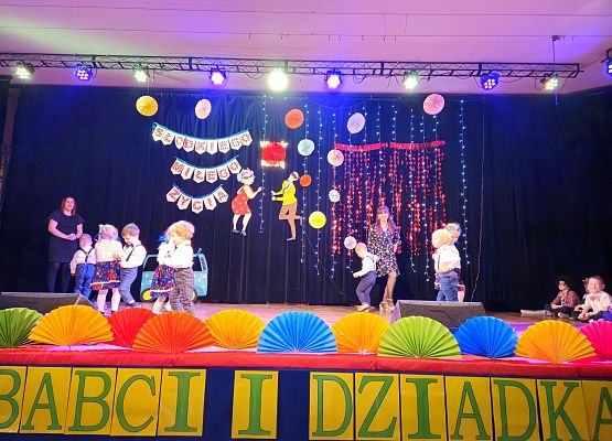 Grafika 35: 21.01.2025 Dzień Babci i Dziadka