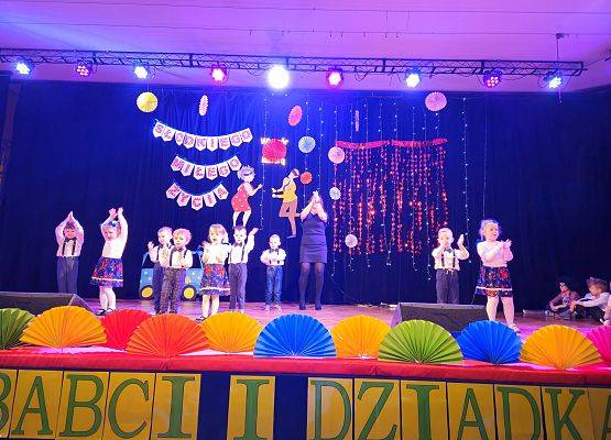 Grafika 40: 21.01.2025 Dzień Babci i Dziadka