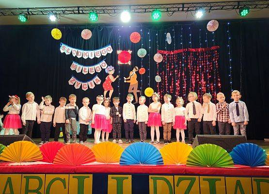 Grafika 48: 21.01.2025 Dzień Babci i Dziadka