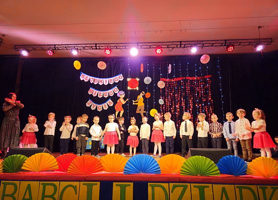 Grafika 60: 21.01.2025 Dzień Babci i Dziadka