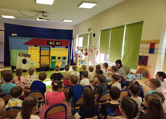 Grafika 7: 29.01.2025 Przedstawienie teatralne pt. "Wiara w siebie może wszystko, czyli skarbów wysypisko"