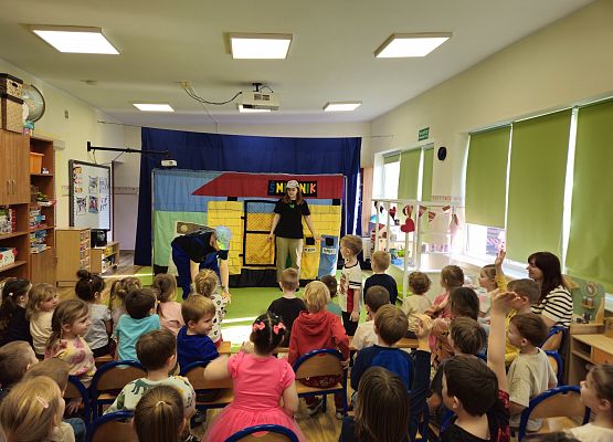 Grafika 14: 29.01.2025 Przedstawienie teatralne pt. "Wiara w siebie może wszystko, czyli skarbów wysypisko"