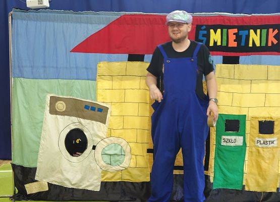 Grafika 32: 29.01.2025 Przedstawienie teatralne pt. "Wiara w siebie może wszystko, czyli skarbów wysypisko"