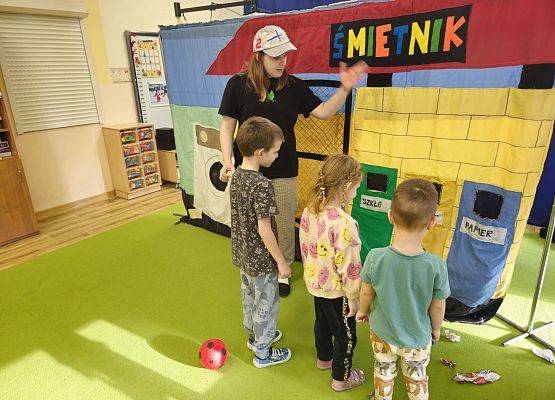 Grafika 35: 29.01.2025 Przedstawienie teatralne pt. "Wiara w siebie może wszystko, czyli skarbów wysypisko"