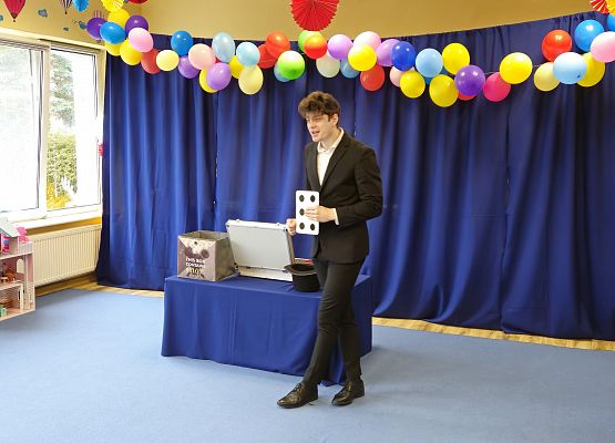 Grafika 42: 05.02.2025 Występ Iluzjonisty DaVida Olesh
