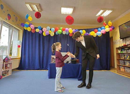 Grafika 59: 05.02.2025 Występ Iluzjonisty DaVida Olesh