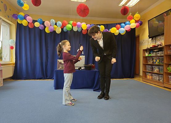 Grafika 61: 05.02.2025 Występ Iluzjonisty DaVida Olesh