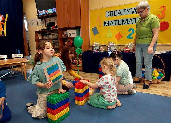 Grafika 16: 12.02.2025 Międzygrupowy Konkurs Matematyczny "Przybij piątkę"