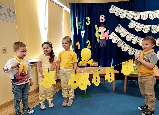 Grafika 32: 12.02.2025 Międzygrupowy Konkurs Matematyczny "Przybij piątkę"