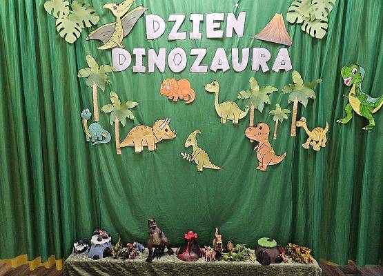 Grafika 1: 26.02.2025 Dzień Dinozaura w przedszkolu