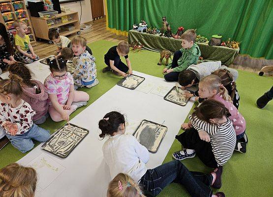 Grafika 57: 26.02.2025 Dzień Dinozaura w przedszkolu