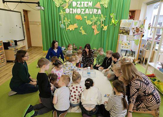 Grafika 77: 26.02.2025 Dzień Dinozaura w przedszkolu