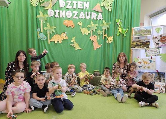 Grafika 81: 26.02.2025 Dzień Dinozaura w przedszkolu