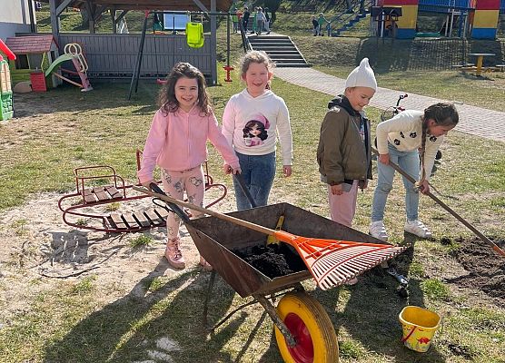 Zajęcia ogrodnicze w gr. III grafika