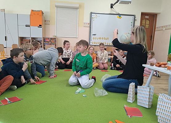 Grafika 99: 04.04.2025 Dzień marchewki