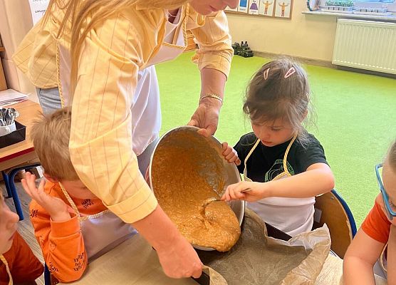 Grafika 76: 04.04.2025 Dzień marchewki