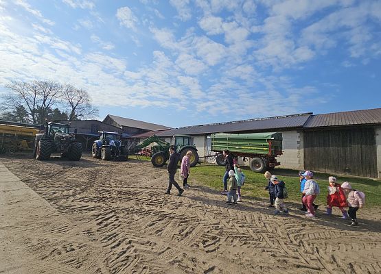 Grafika 8: 15.04.2025 Wycieczka do Gospodarstwa Rolnego Państwa Augustyn