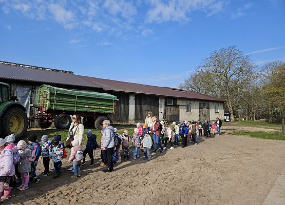 Grafika 11: 15.04.2025 Wycieczka do Gospodarstwa Rolnego Państwa Augustyn