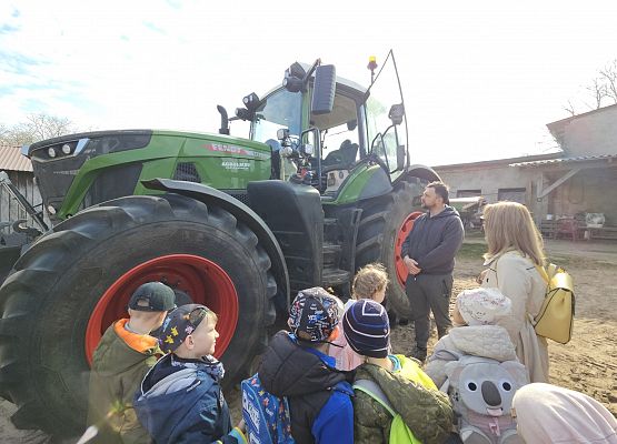 Grafika 13: 15.04.2025 Wycieczka do Gospodarstwa Rolnego Państwa Augustyn