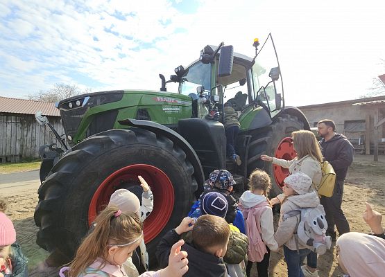 Grafika 14: 15.04.2025 Wycieczka do Gospodarstwa Rolnego Państwa Augustyn