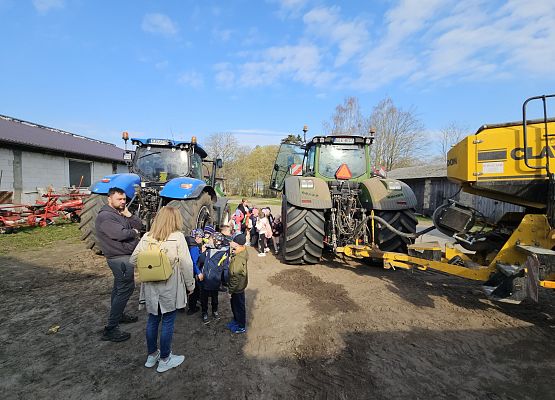 Grafika 20: 15.04.2025 Wycieczka do Gospodarstwa Rolnego Państwa Augustyn