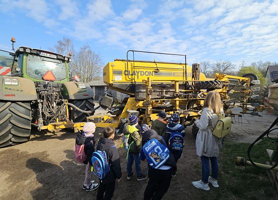 Grafika 21: 15.04.2025 Wycieczka do Gospodarstwa Rolnego Państwa Augustyn