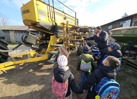 Grafika 22: 15.04.2025 Wycieczka do Gospodarstwa Rolnego Państwa Augustyn