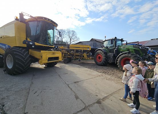 Grafika 27: 15.04.2025 Wycieczka do Gospodarstwa Rolnego Państwa Augustyn