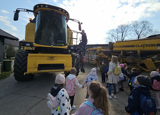 Grafika 29: 15.04.2025 Wycieczka do Gospodarstwa Rolnego Państwa Augustyn