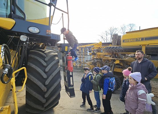 Grafika 31: 15.04.2025 Wycieczka do Gospodarstwa Rolnego Państwa Augustyn