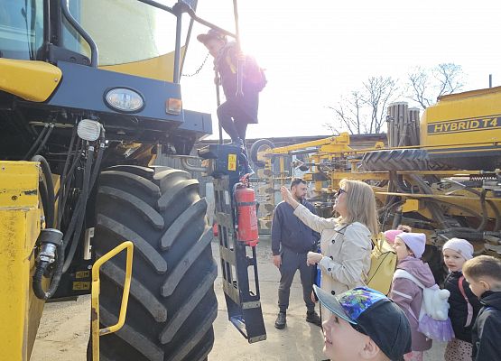 Grafika 33: 15.04.2025 Wycieczka do Gospodarstwa Rolnego Państwa Augustyn