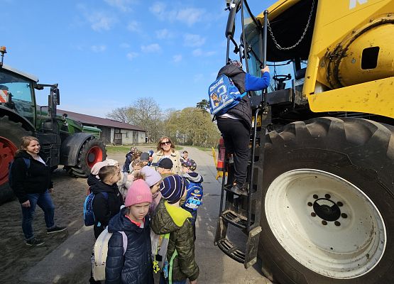 Grafika 35: 15.04.2025 Wycieczka do Gospodarstwa Rolnego Państwa Augustyn