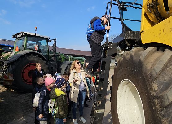 Grafika 36: 15.04.2025 Wycieczka do Gospodarstwa Rolnego Państwa Augustyn