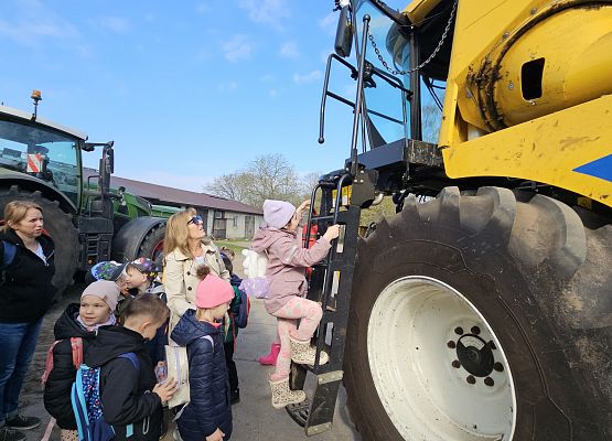 Grafika 39: 15.04.2025 Wycieczka do Gospodarstwa Rolnego Państwa Augustyn