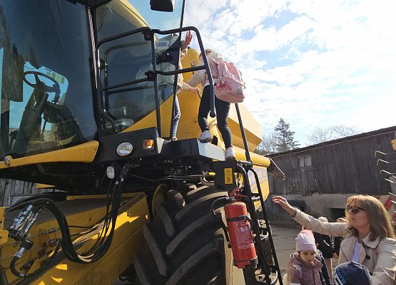 Grafika 46: 15.04.2025 Wycieczka do Gospodarstwa Rolnego Państwa Augustyn
