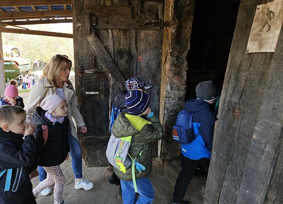 Grafika 51: 15.04.2025 Wycieczka do Gospodarstwa Rolnego Państwa Augustyn