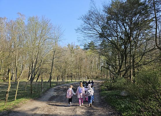 Grafika 87: 15.04.2025 Wycieczka do Gospodarstwa Rolnego Państwa Augustyn