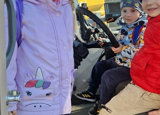 Grafika 143: 15.04.2025 Wycieczka do Gospodarstwa Rolnego Państwa Augustyn