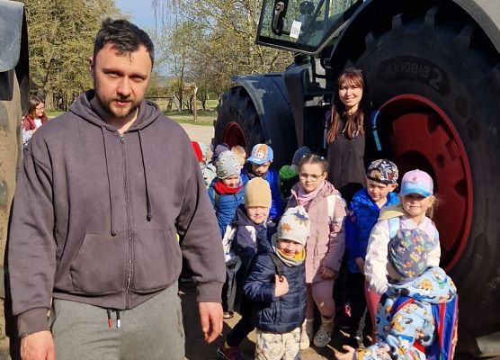 Grafika 148: 15.04.2025 Wycieczka do Gospodarstwa Rolnego Państwa Augustyn