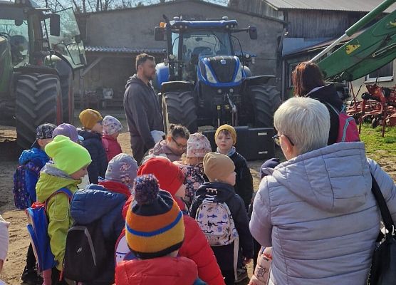 Grafika 152: 15.04.2025 Wycieczka do Gospodarstwa Rolnego Państwa Augustyn