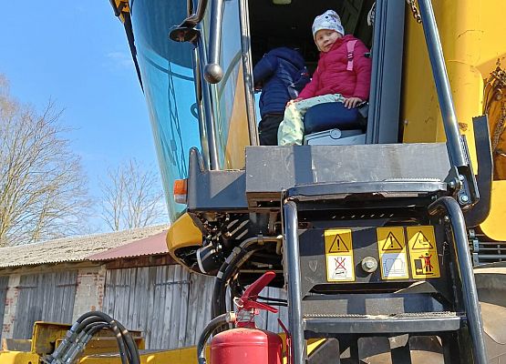 Grafika 180: 15.04.2025 Wycieczka do Gospodarstwa Rolnego Państwa Augustyn