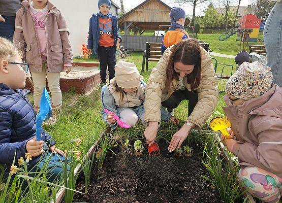 Grafika 27: 22.04.2025 Światowy Dzień Ziemi