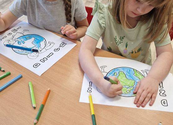 Grafika 13: 22.04.2025 Światowy Dzień Ziemi