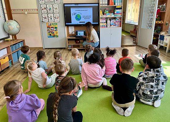 Grafika 44: 22.04.2025 Światowy Dzień Ziemi