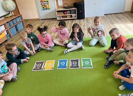 Grafika 54: 22.04.2025 Światowy Dzień Ziemi