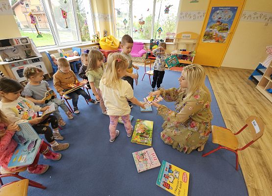 Grafika 6: 23.04.2025 Światowy Dzień Książki