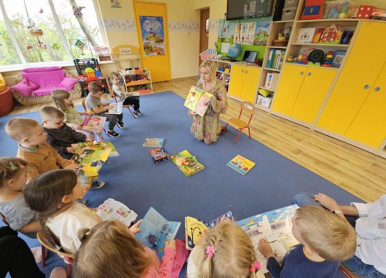 Grafika 8: 23.04.2025 Światowy Dzień Książki