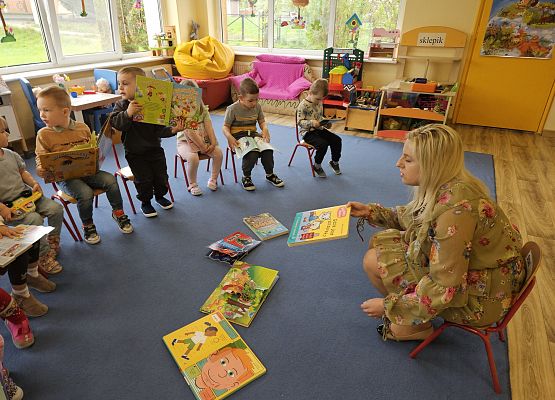 Grafika 13: 23.04.2025 Światowy Dzień Książki