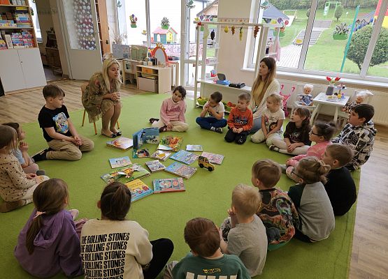 Grafika 33: 23.04.2025 Światowy Dzień Książki