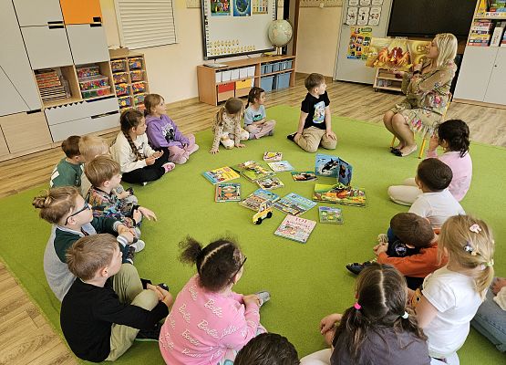 Grafika 40: 23.04.2025 Światowy Dzień Książki